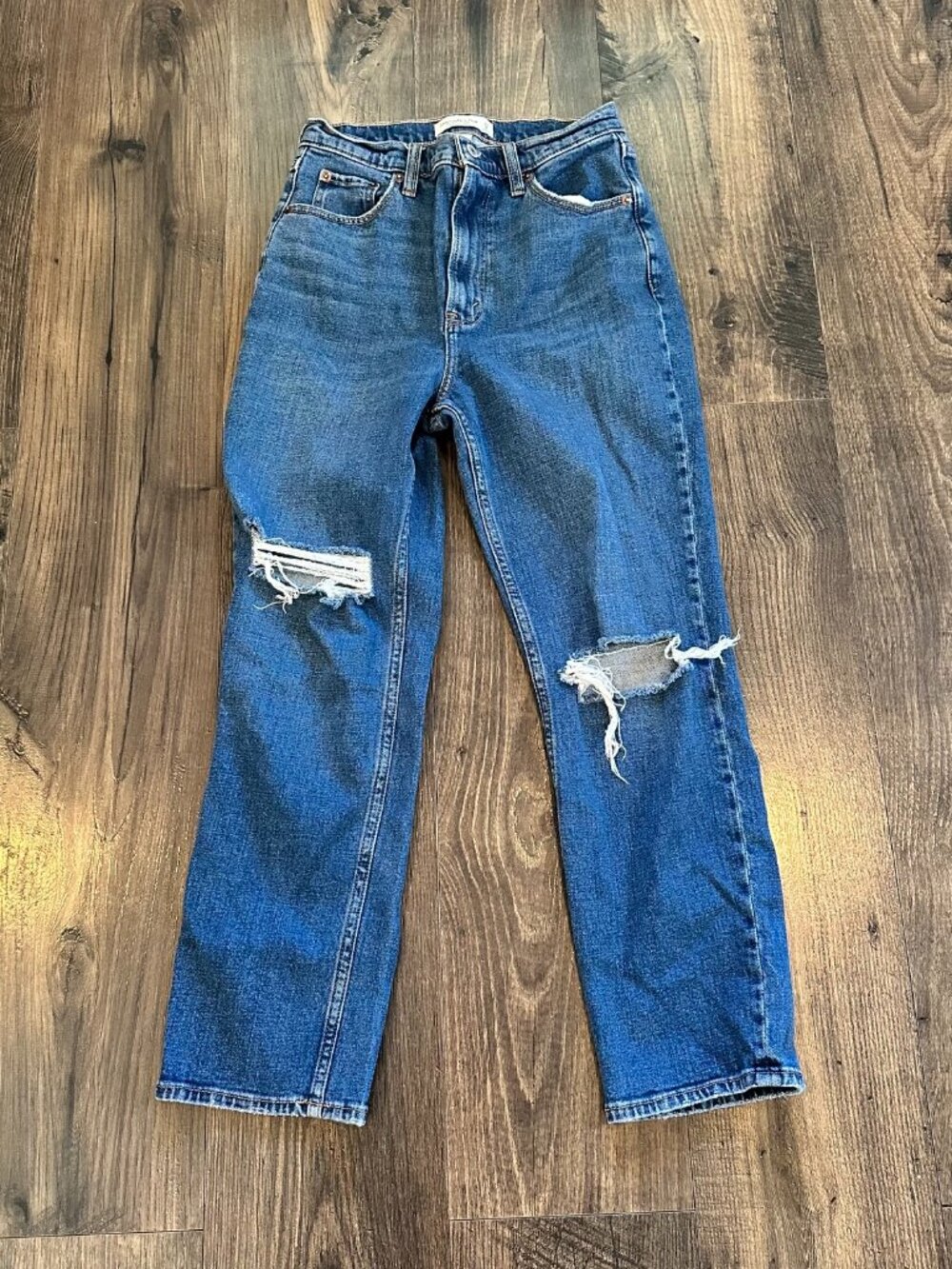 Women's Abercrombie Curve Love Ultra High Rise Ankle Straight Distressed Jeans 4
